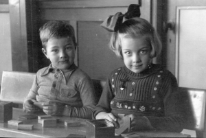 F563 Schoolfoto Ton en Truus Jansen ca 1946